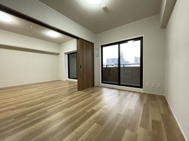 大切なお子さまを見守りやすい引き戸の洋室は、子ども部屋としても。　
