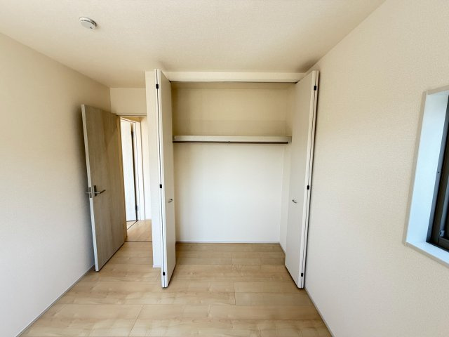 収納が豊富で、暮らしやすさに配慮した間取りです。