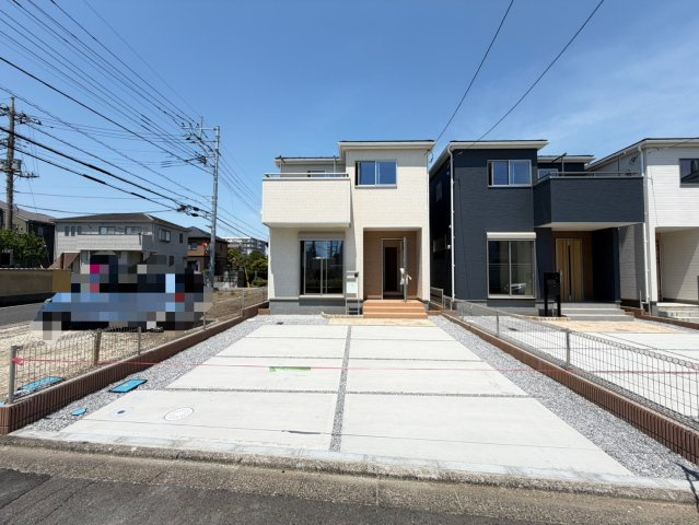 2号棟　南東向きバルコニーで陽当り良好！全居室に収納がある3LDK・納戸！広々20帖のリビング空間！キッチン・洗面・浴室がまとまった水回り動線で、家事の移動もスムーズ！駐車スペース2台可(車種による)
