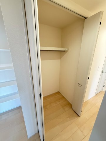 収納が豊富で、暮らしやすさに配慮した間取りです。