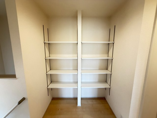 収納が豊富で、暮らしやすさに配慮した間取りです。