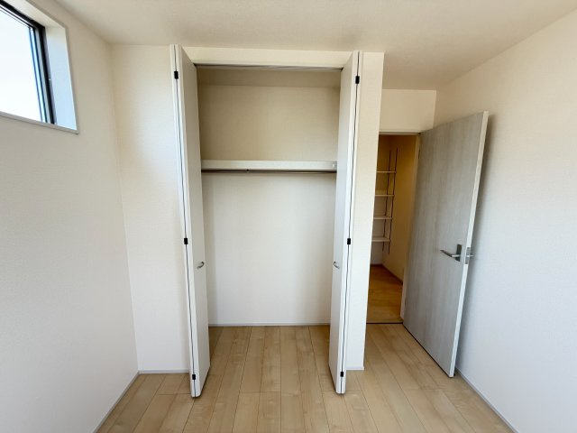 収納が豊富で、暮らしやすさに配慮した間取りです。