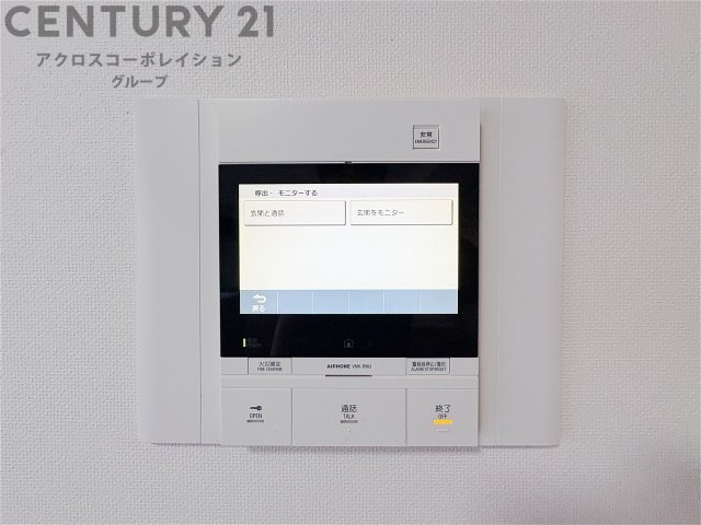 訪問者が来たときにテレビ画面で確認できるため、安心してドアを開けられます。録画機能があるものもあり、留守中に来訪者を記録しておくことができます。利便性が高く、セキュリティ面でも安心です。