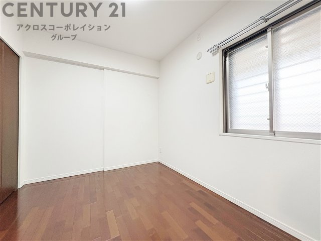 子供部屋…創造性や成長を促す遊びの空間を提供。学習や趣味に集中できる環境を整えます。個別のプライベートスペースは自己表現と自立心を育み、心地よい睡眠環境を整えリラックスできる場所を提供。