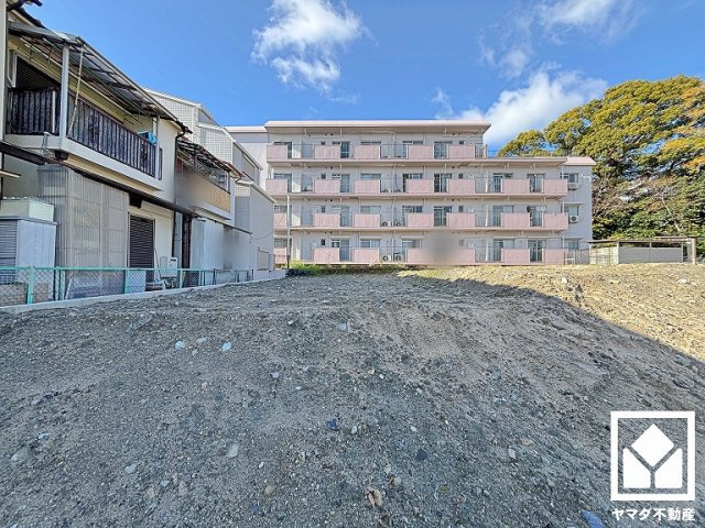 落ち着いた色合いと直線的な美しさが調和したモダンな外観。帰るたびに安心感を感じられる佇まい。