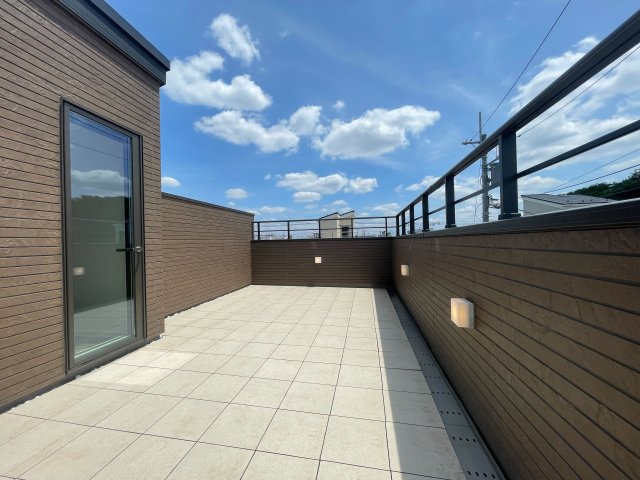 【弊社プラン例：そらいろ空間（屋上）】　プールやBBQなどホームパーティーなどご家族それぞれの使い方ができる開放感たっぷりなプライベート屋上空間。