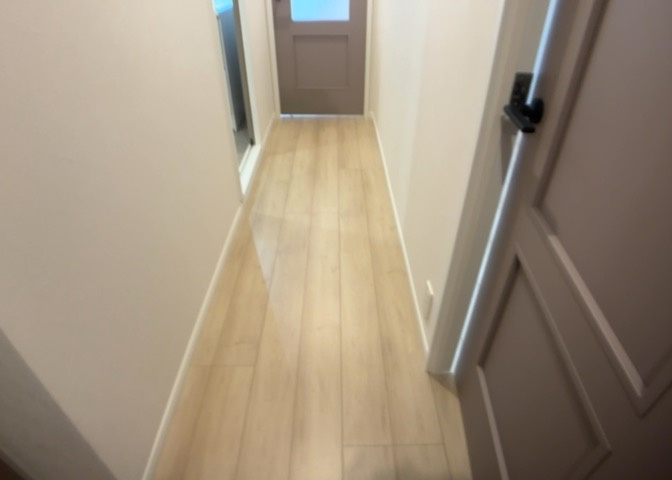 内装はとにかくおしゃれなものがいい！と選ぶ前に、まず住んだ後のことを想像してみましょう。住んでみたらコンセントの位置が悪くて使いにくいなど出てきます。事前にどの家電をどこに置くか想定しておきましょう。