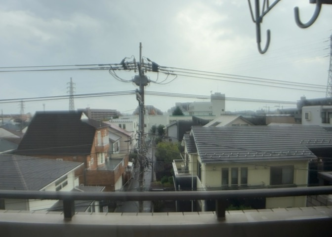 眺望の良さを楽しめるダイニングキッチンで家族団らんの時間を過ごしてはいかがでしょうか。バルコニーから見える景色を家族で眺める時間は、時間が経つのを忘れてしまいそうですね。是非、現地を見に行きましょう！