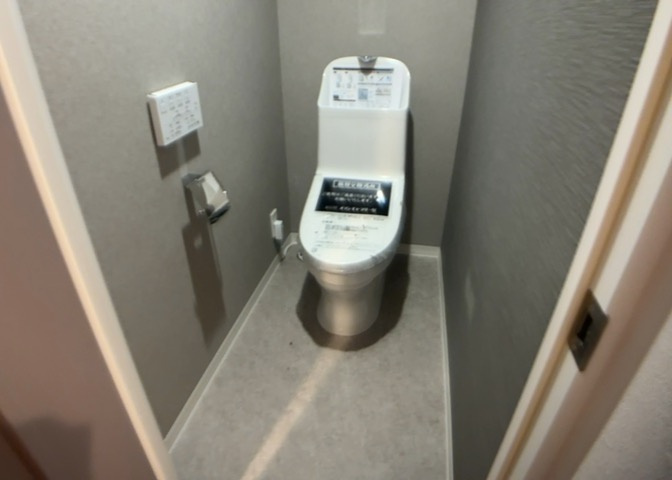トイレは大きさや形、機能、抗菌性などが異なる多種多彩なタイプが各メーカーから出ています。それぞれに良さがあるため、事前にどういったタイプのトイレがいいのかをご家庭内で決めて、内見に行くといいでしょう。