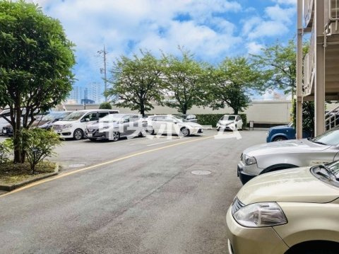 【敷地内駐車場】最新の空き状況や費用などの詳細は担当スタッフまでお問い合わせください。