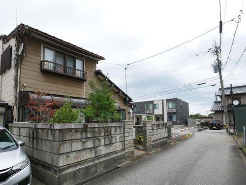 外観（前面道路含む）