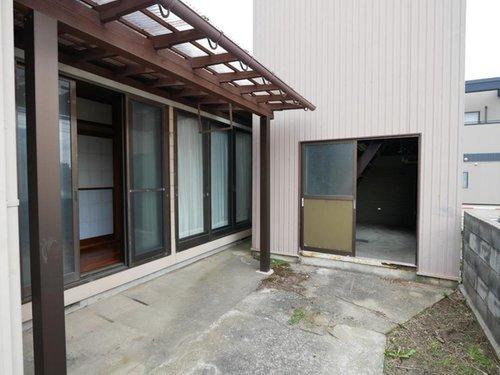 縁側横と車庫裏