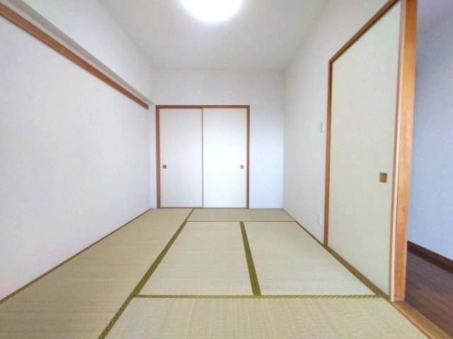 お子様の遊び場としてご利用いただけるだけでなく、遊び時間からお昼寝時間への動線がスムーズになります♪
