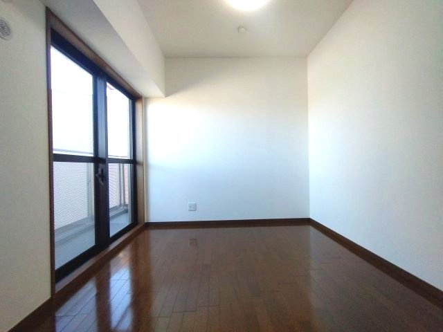 収納力に優れたクローゼットを活用すれば趣味や仕事に集中できる落ち着いた空間づくりが可能です。