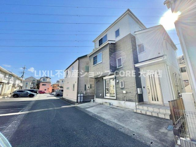 スーパーやドラッグストアなどの買い物施設が近くにあり、生活便利な立地になります！