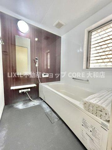 ベンチバス仕様で小さなお子様にもお年寄りにも安心してバスタイムを楽しめます。