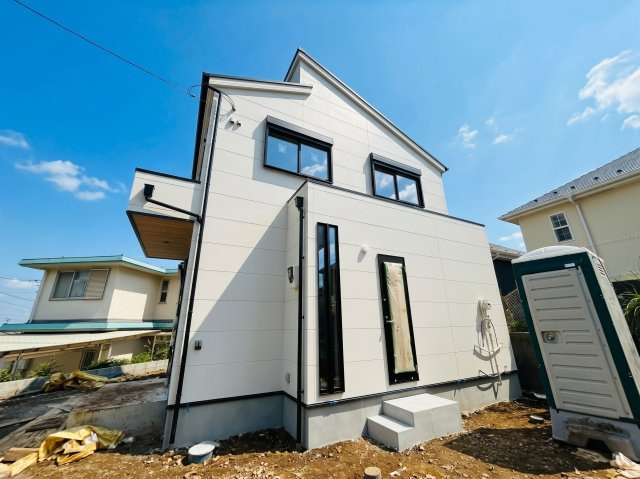 周囲に光を遮る高い建物がなく、どのお部屋にも爽やかな風と明るい光がたっぷりと舞い込みます。お天気の良い日にはお洗濯物がカラッと乾き、家事の負担も減ってご家族の笑顔がさらに増えそうです。