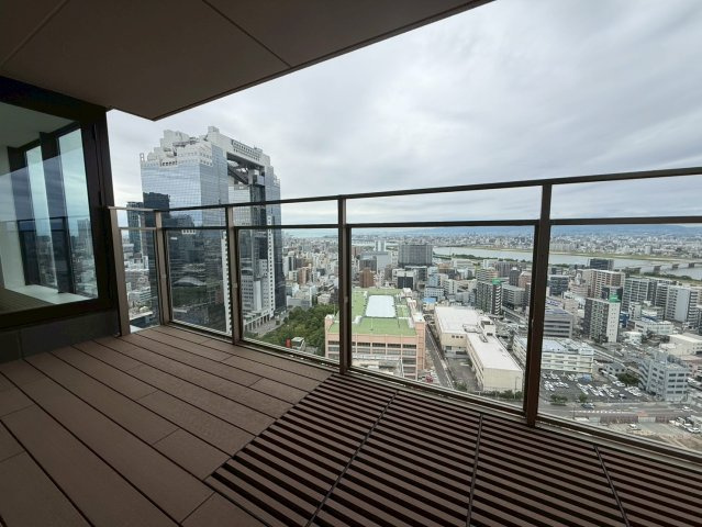 【バルコニー】奥行もあり使い勝手のいい西向きバルコニーです☆
