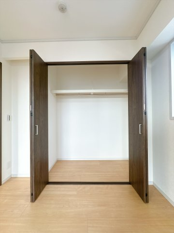 南側洋室/4.5帖/クローゼット付き
