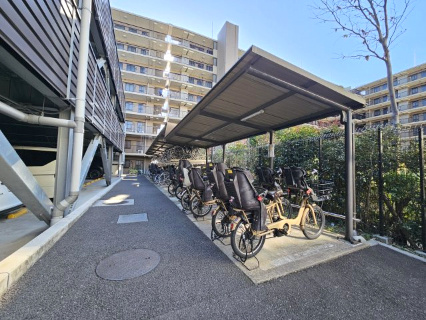自転車置場は全部で762台分あり。レンタサイクル、来客用駐輪場もございます。