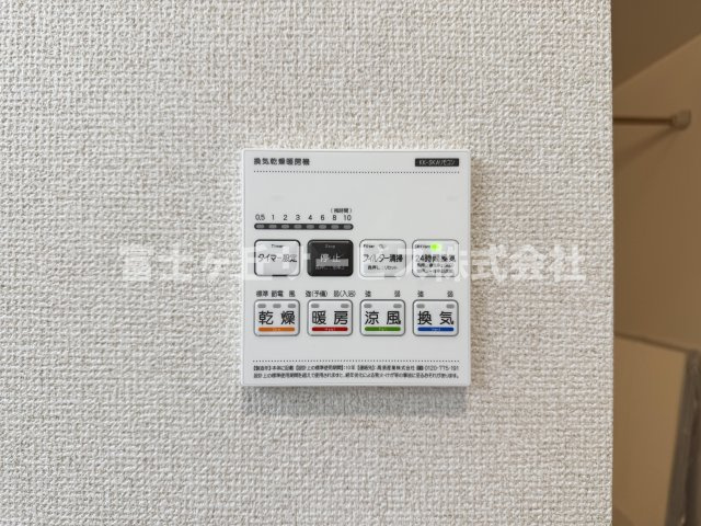 浴室乾燥暖房機がついています