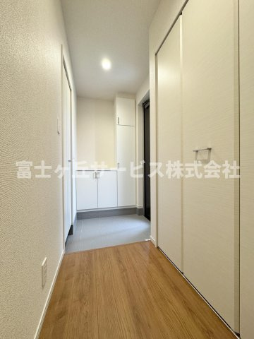収納もある玄関です