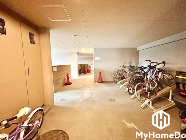 屋根付きなので、雨や風、直射日光から自転車を守ることができます。