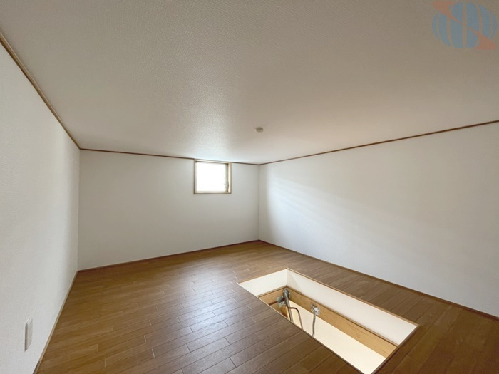 【屋根裏収納】防災グッズから季節のイベント用品まで何でも収納できる屋根裏収納です♪