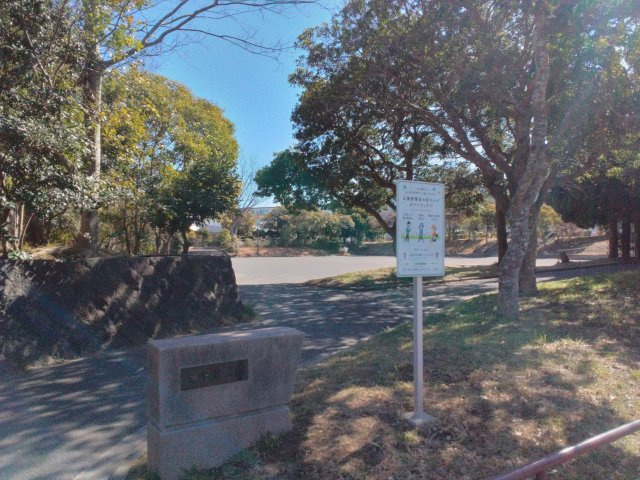 公園が近く、お散歩するのにも気持ちが良いですね。