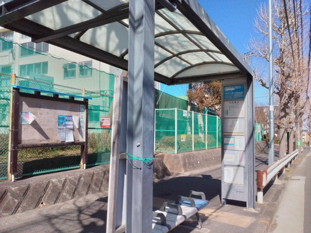 バス停まで徒歩2分