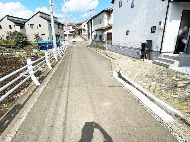 閑静な住宅街で住環境良好。　お買い物に便利な大型商業施設「ららぽーと富士見」はお車で3分です！