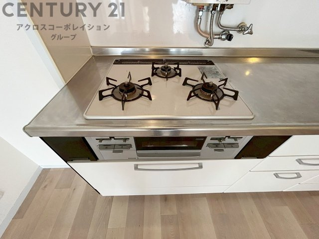 多数の調理器具を同時に使用でき、料理の効率化が可能。省エネで節約になり、様々な料理スタイルに適応できます。また、火力調整が独立しており、手入れや掃除もしやすく、今よりもっとお料理が楽しくなるかも。　