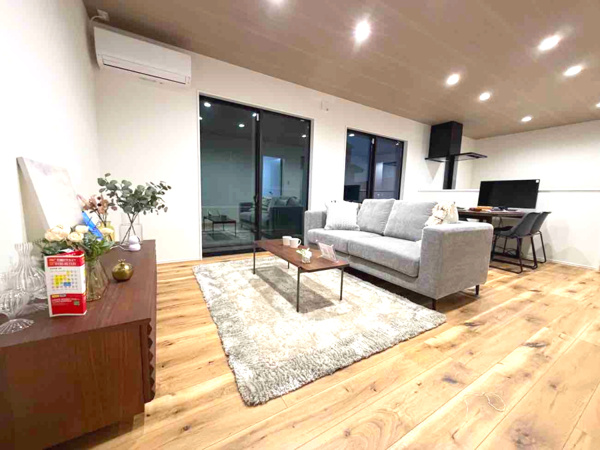 【かすみケ丘東のリビングダイニング】