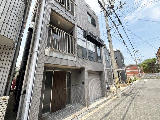 スーパーやドラッグストア、コンビニが身近に揃い、毎日のお買い物も快適♪