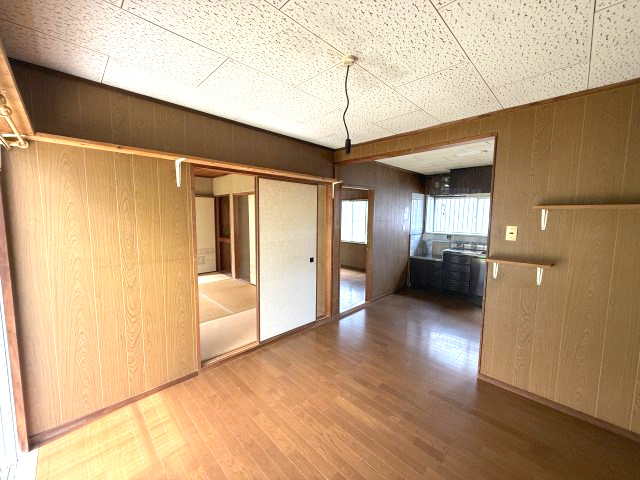 明るい色調の室内です♪