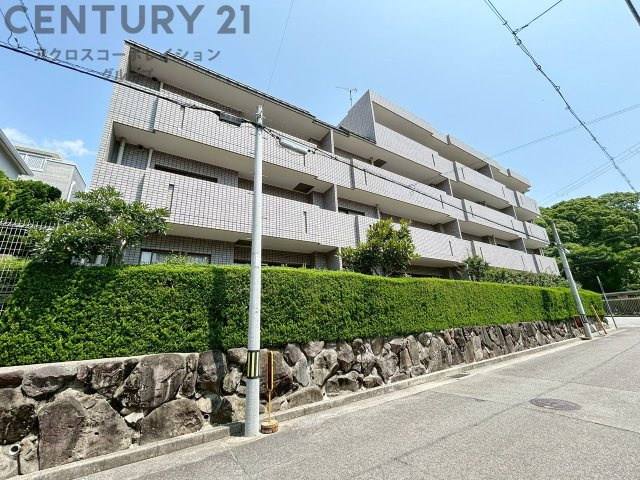 鉄筋コンクリート造4階建て
