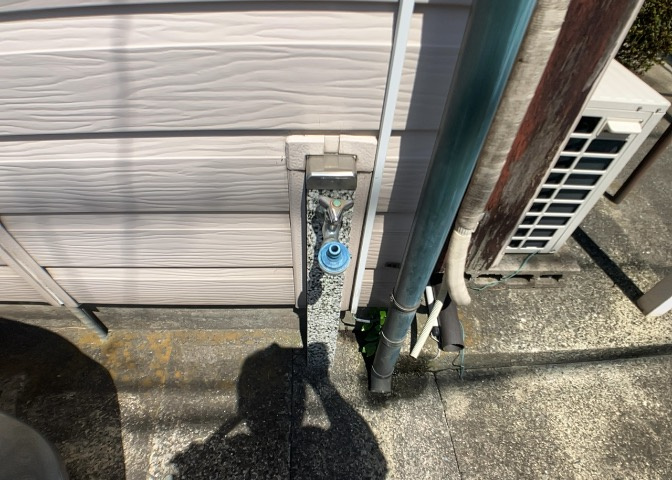 敷地内に散水栓や立水栓があると便利です。水道水を直接利用できるため、水を運ぶ手間を省くことが出来ます。大量の水を必要とする洗車作業や清掃などに役立ちます。その他設備とあわせて、現地でご確認ください。