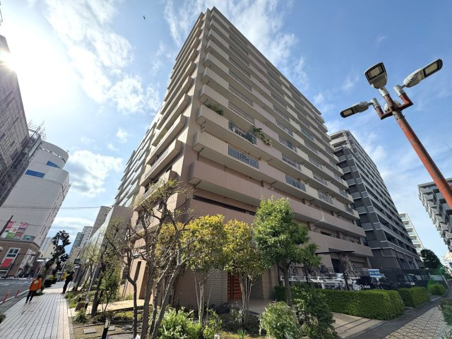 スーパーやドラッグストアなどの買い物施設が近くにあり、生活便利な立地になります！