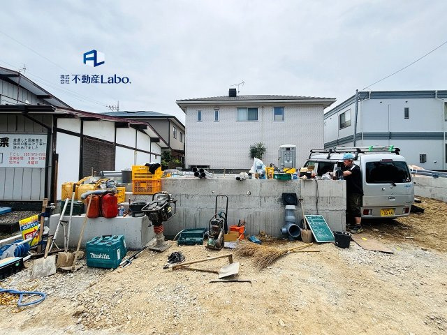 周囲は戸建てが並ぶ落ち着いた住宅街で、これからの暮らしをイメージしやすい環境です♪