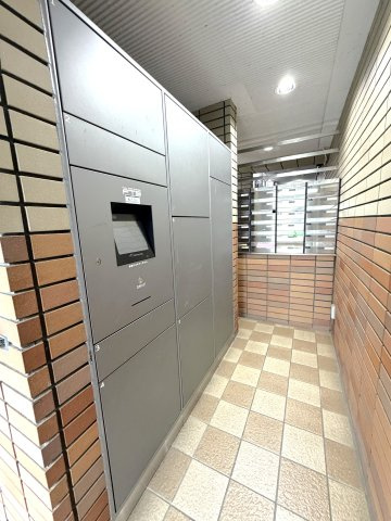【不在時も安心】　忙しい毎日に嬉しい、大容量デジタル宅配ボックス完備