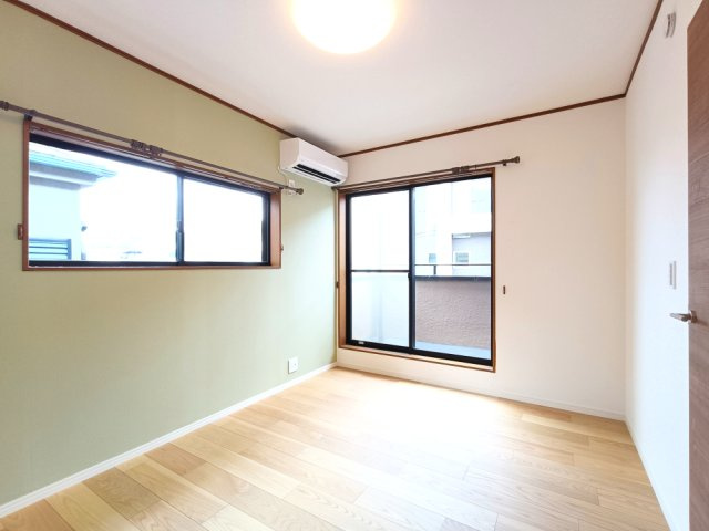 【洋室約6.5帖】　ゆったりサイズの洋室は、主寝室にいかがでしょうか？