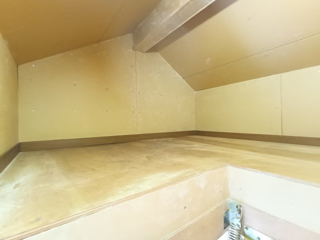 【屋根裏収納】　秘密基地のような屋根裏部屋付き。