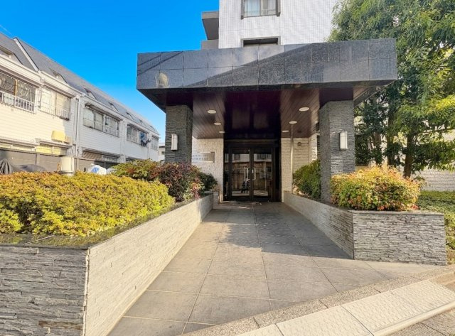 三方公道に面した快適な立地　平成3年1月築　平成23年9月に一棟改修した分譲マンション　管理体制良好です