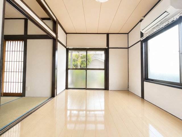 ゆったり過ごせる居間です