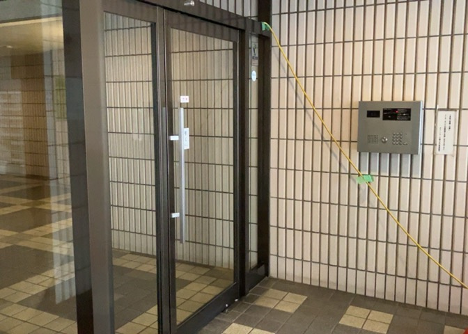 マンションのエントランスには、もともと風よけや防犯の役割がありますが、マンションによって宅配ボックスなどの設備が備わっている所もあります。日々の生活をイメージしながら生活しやすさをチェックしましょう。