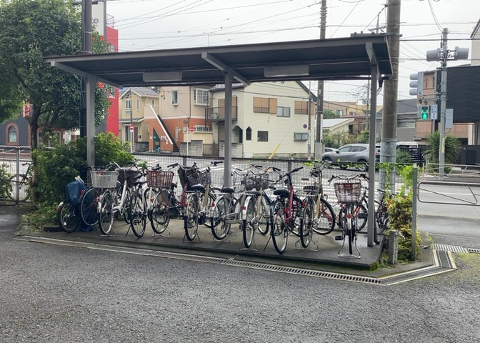 マンションの駐輪場は、事前に空きがあるか確認を取ると安心です。せっかく入居したのに駐輪スペースがない！なんてことになったら大変ですよね。そこで、内見時や購入前にはまず事前に確認しておくと良いでしょう。