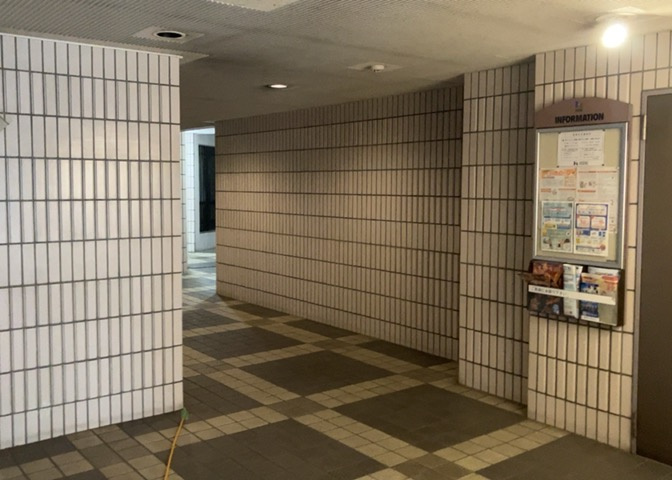 ラウンジは、マンションの共用スペースに椅子やテーブルなどを配置した利用者が寛げる空間です。屋内型ラウンジと屋外型ラウンジがあります。共用部分の管理状況と合わせて、詳細については現地でご確認ください。