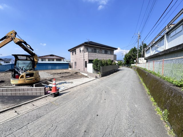 現地写真南東側接道幅員約4.5ｍ 南西側接道幅員約4ｍ  　