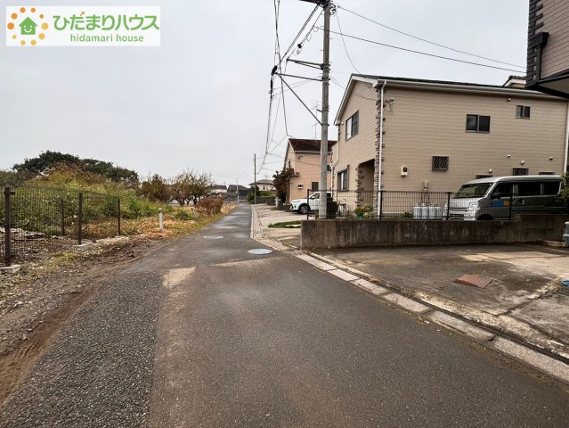 前面道路スペースがあり、駐車も無理なく行えます
