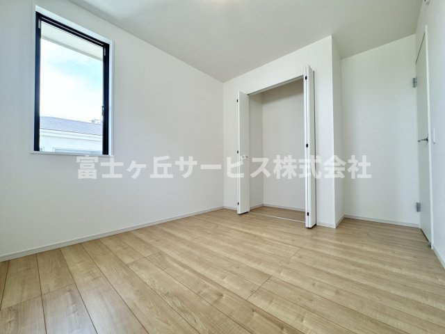 収納もある洋室です